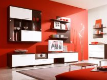 Salón moderno de tonos rojos